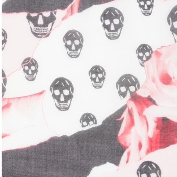 NWT Alexander McQueen Classic Skull Scarf - Picture 2 of 8